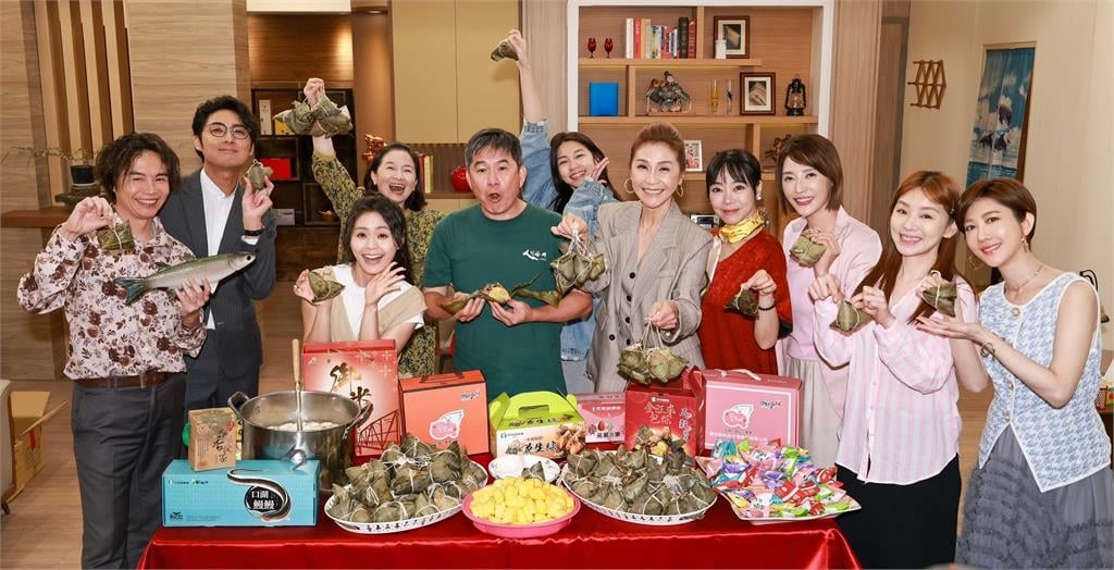 雲林產地直送!副縣長謝淑亞攜農特產進擊民視 探班《豆腐媽媽》慶收視第一送「大粽」