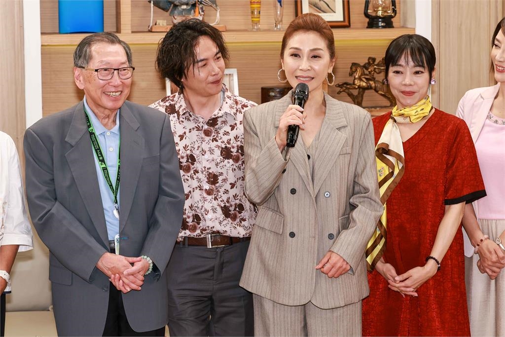 雲林產地直送!副縣長謝淑亞攜農特產進擊民視 探班《豆腐媽媽》慶收視第一送「大粽」