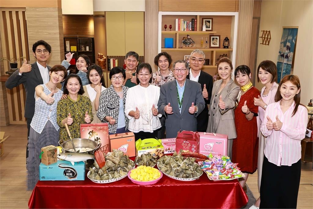 雲林產地直送!副縣長謝淑亞攜農特產進擊民視 探班《豆腐媽媽》慶收視第一送「大粽」