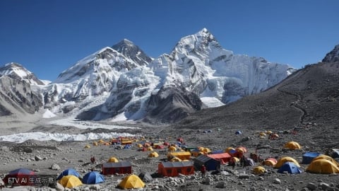 聖母峰登頂人數首度破千!尼泊爾迎史上最熱鬧登山季
