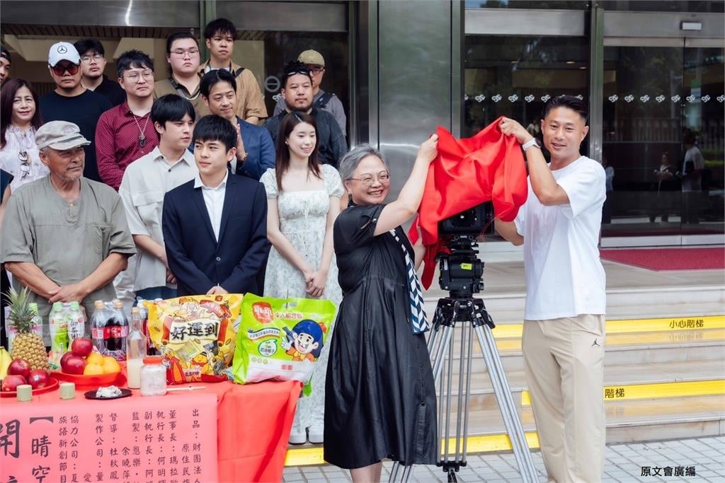 晴空下的13度開鏡!潘君侖、鄧雨忱甜虐談愛 最美星二代劉安晴首度同台掀話題