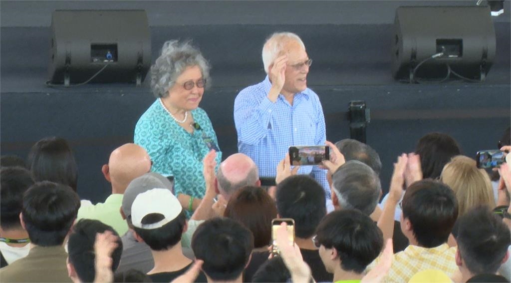 孝順！黃仁勳每年帶父母回台吃美食　曝「追求完美」是遺傳