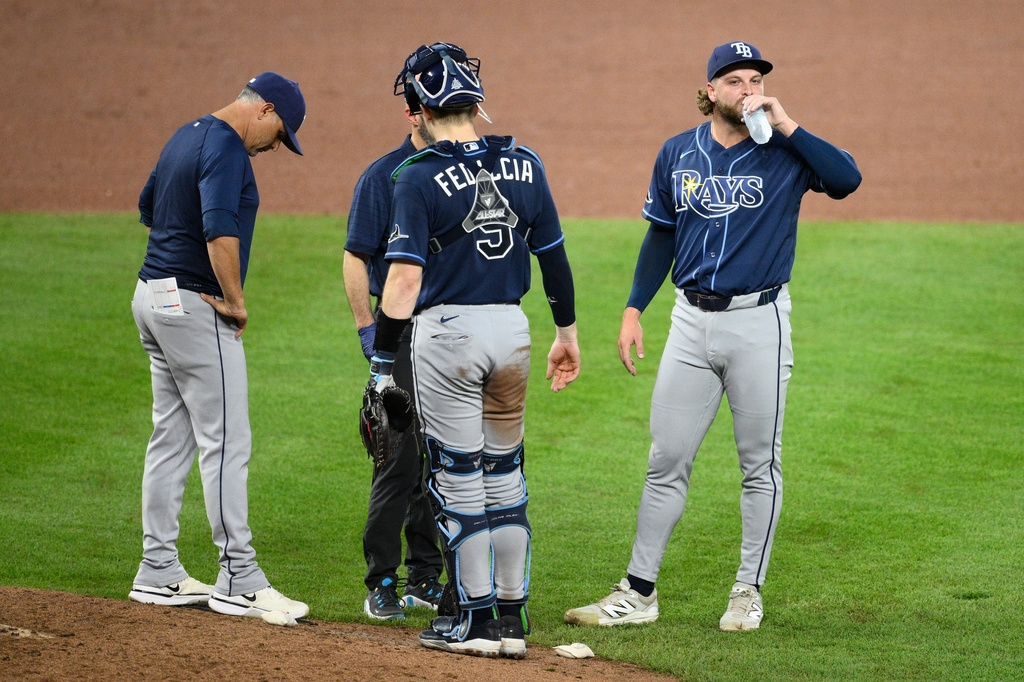 MLB(影)/最令人「反胃」的比賽?光芒「抓兔子」投手僅投3球就吐了