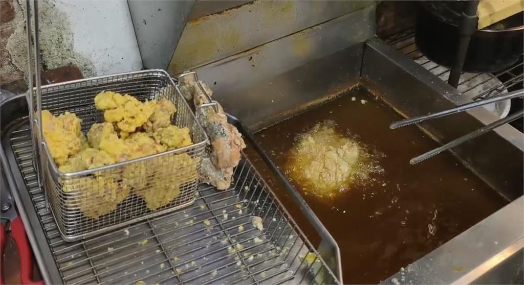韓式飯捲咔啦雞"整塊生的" 消費者怒檢舉 控店家沒任何關心