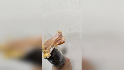 韓式飯捲咔啦雞"整塊生的" 消費者怒檢舉 控店家沒任何關心