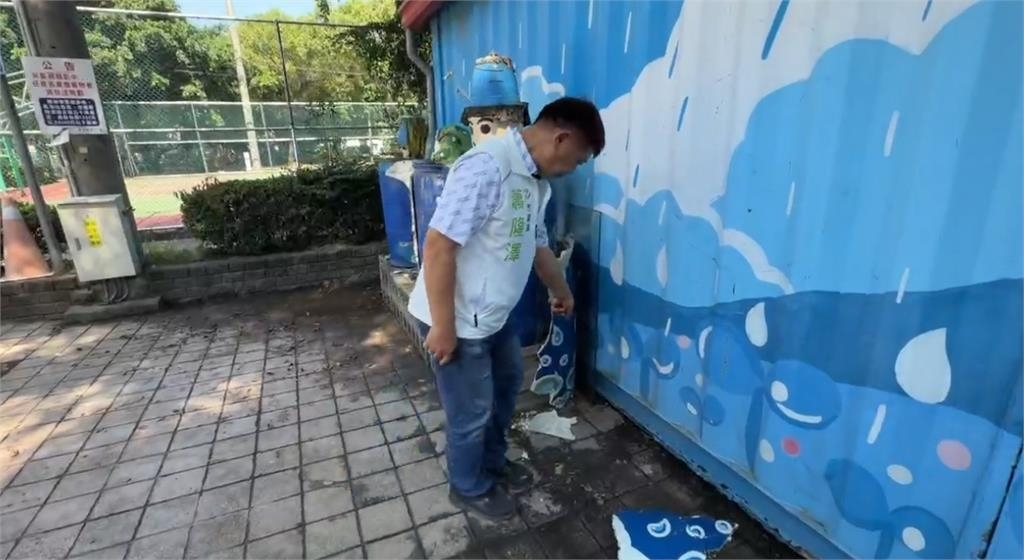 台中潭子運動公園變"老鼠樂園" 直擊老鼠亂竄
