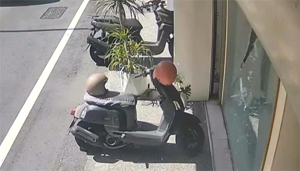 真的熱爆!南台紅色警戒 屏東服飾店櫥窗「玻璃爆裂」