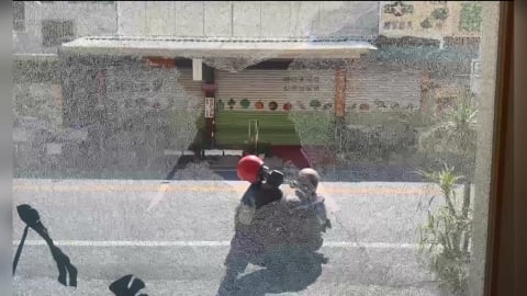 真的熱爆!南台紅色警戒 屏東服飾店櫥窗「玻璃爆裂」
