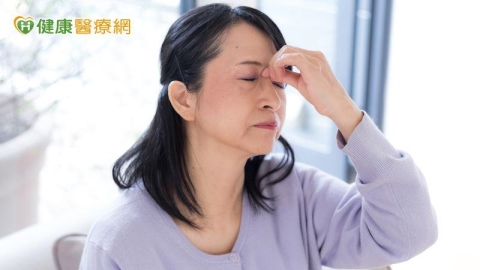 別誤當成老花眼！65歲婦人突見「雙影」竟揪出兩顆大型腦動脈瘤