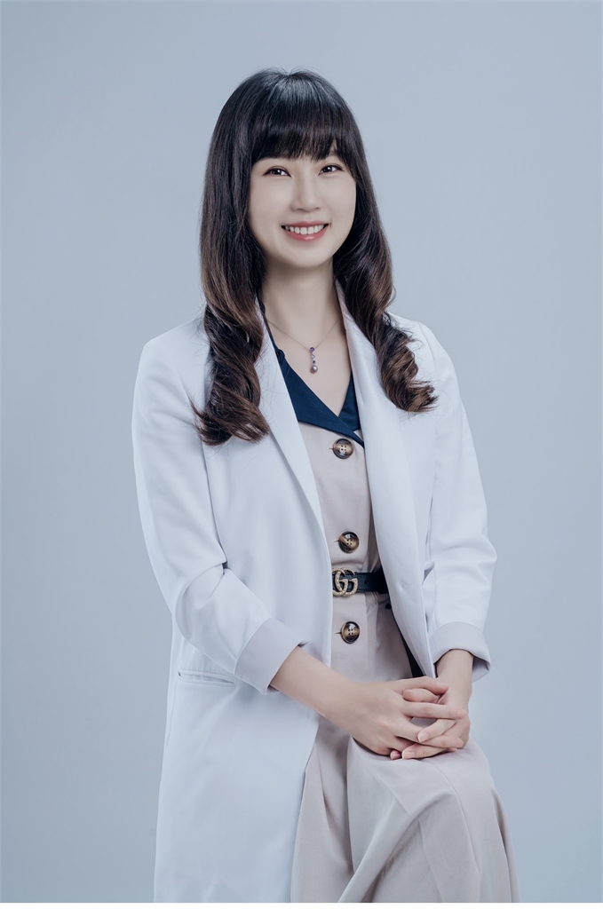 安海瑟薇隱瞞「半盲10年」左眼近乎失明!醫揭早發性白內障6大年輕化警訊