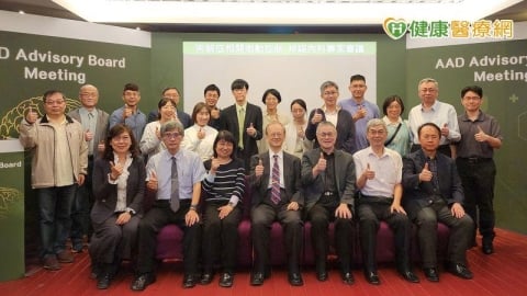 反覆吵鬧、摔東西?直擊失智激動行為的核心!
