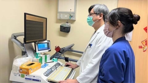 爬樓梯胸悶喘不過氣!部桃靠1招揪隱藏危機 救回他一命