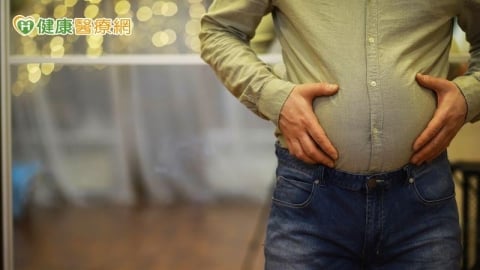 肚子微凸卻查出脂肪肝?上班族驚見代謝危機