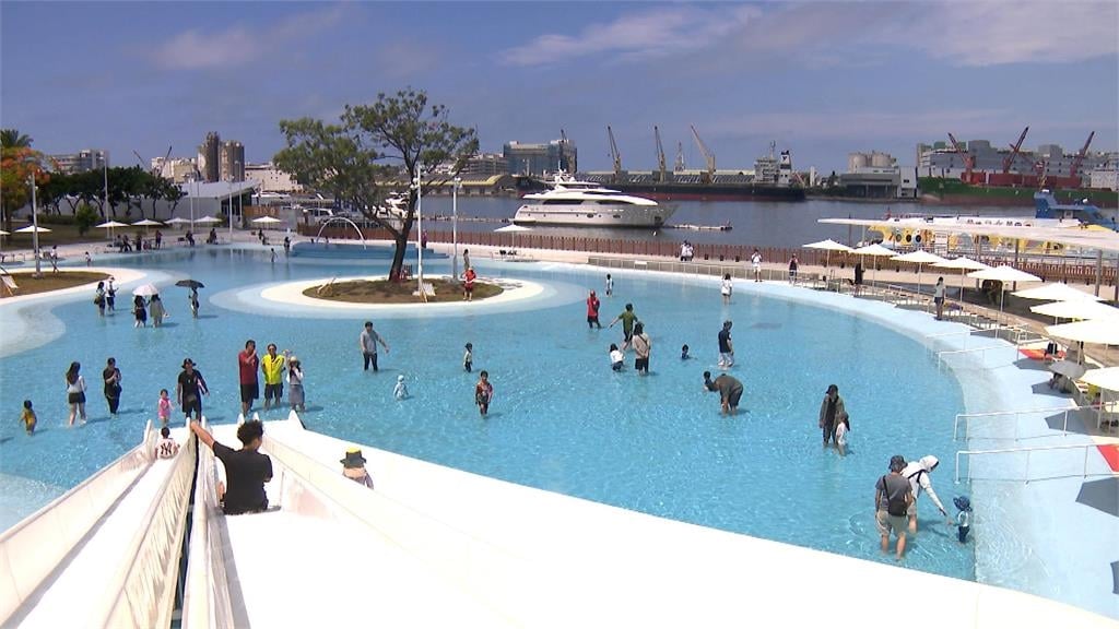 高雄星光水岸公園改造完工 戲水區大升級放電又消暑