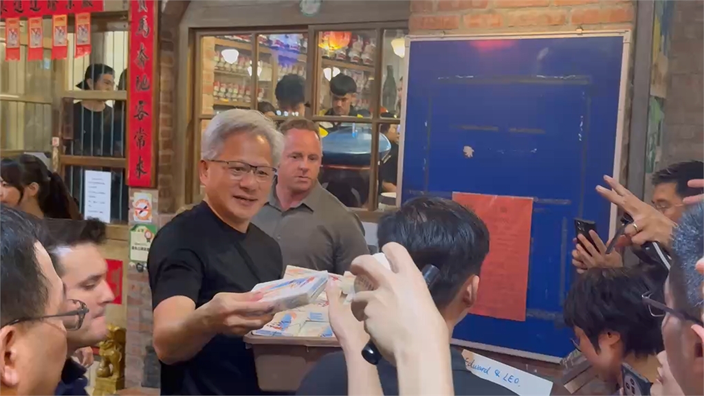 黃仁勳請兆元宴嗨翻!韓媒見「一堆全球晶片大咖到台灣」嚇瘋急警告1事:快贏爛