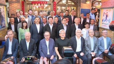 連兩日與供應鏈餐敘 黃仁勳:今年在台產能翻倍 大家都變有錢