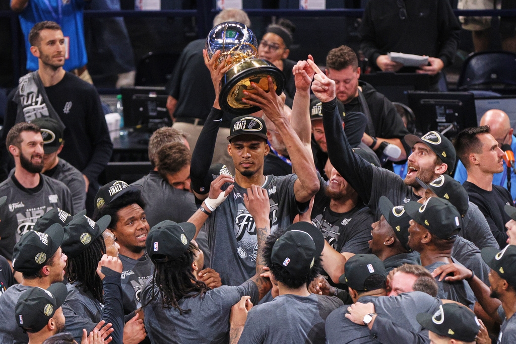 NBA(影)/「斑馬」挺進總冠軍賽後激動暴哭!獲頒MVP獎喊還要再贏一個系列賽