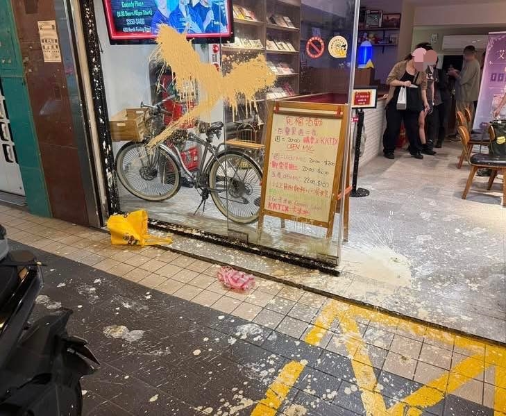 卡米地喜劇俱樂部驚傳「糞彈攻」 黃逸豪怒轟「別當大眾是傻子」