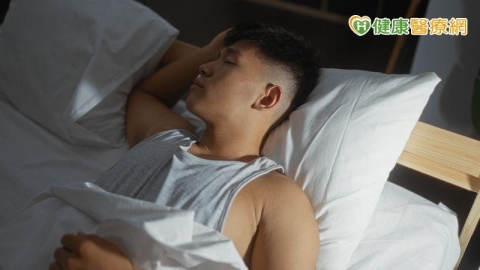 專家解析「睡衣選擇」為何影響睡眠品質 溫度也與男性生殖健康有關