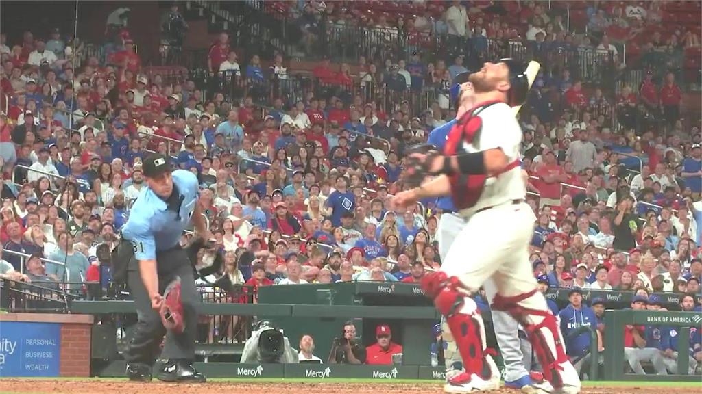 MLB(影)／一次出局有兩次接殺？紅雀捕手意外「聯合主審」漏網鏡頭社群爆紅
