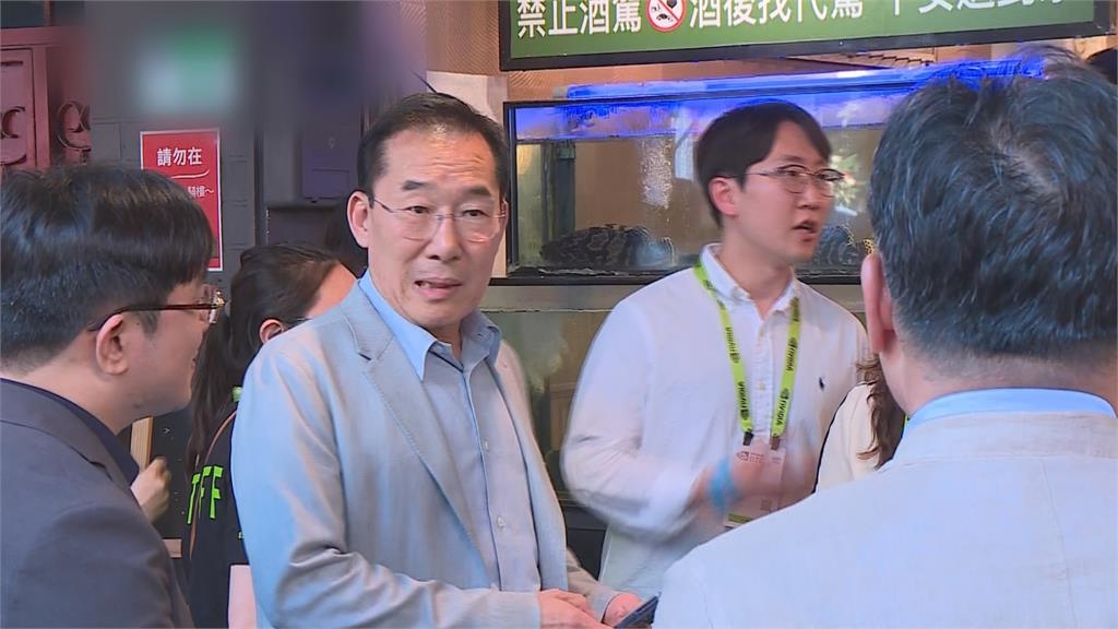 黃仁勳包下熱炒店重演韓國炸雞宴？南韓SK、三星同場角力