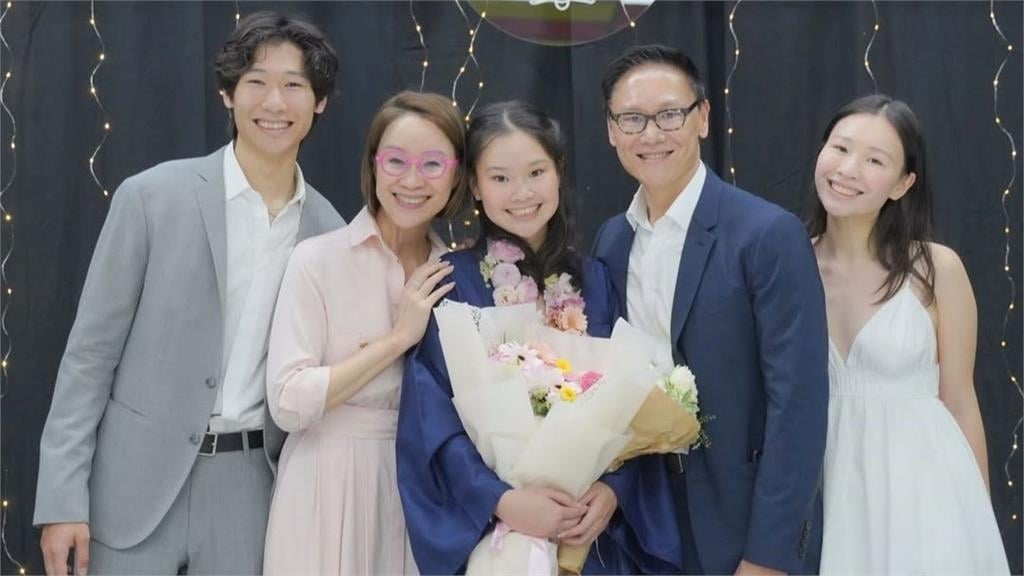 瓦城18歲千金超仙模樣曝光!母揭全校第1「背後殘酷真相」