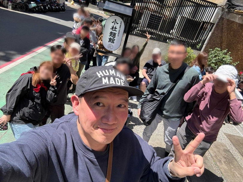 杜汶澤在台北開的麵館生意興隆座無虛席。(圖/翻攝自杜汶澤臉書)