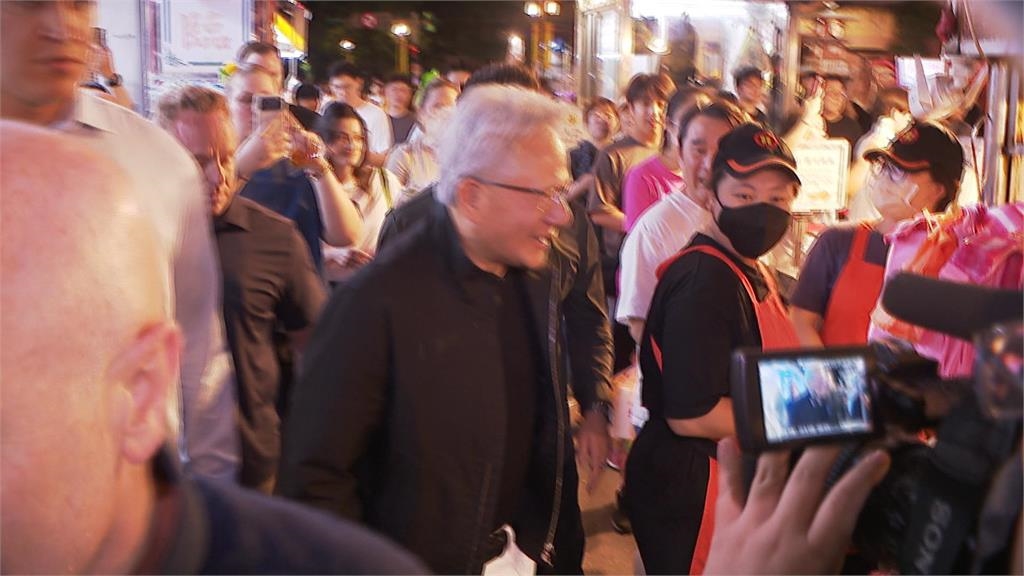 輝達開箱饒河夜市美食　網友：舌尖上的台灣？