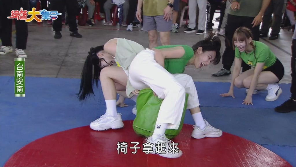 《綜藝大集合》來賓爆推擠衝突！啦啦隊「驚險慘摔」過程曝 全場重批：太狠了
