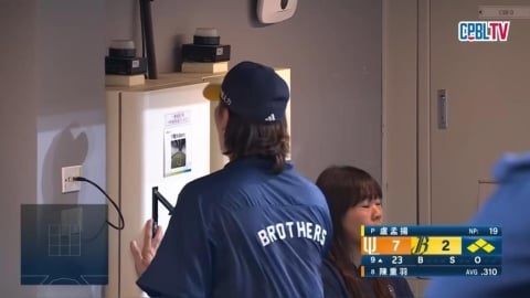中職(影)／這麼巧？大巨蛋廠商遇王建民動怒成無情工商：箱子堅固、請格用力發洩