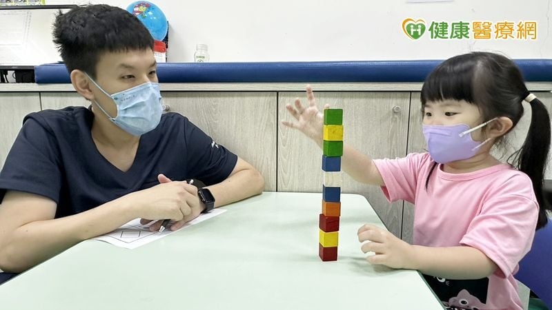 媽媽陪玩她就哭 專家:孩子需建立控制感