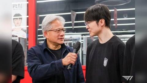 「全球唯一」黃仁勳+Faker親簽顯卡!他粗估市值「下秒急奪走」:我要私藏了