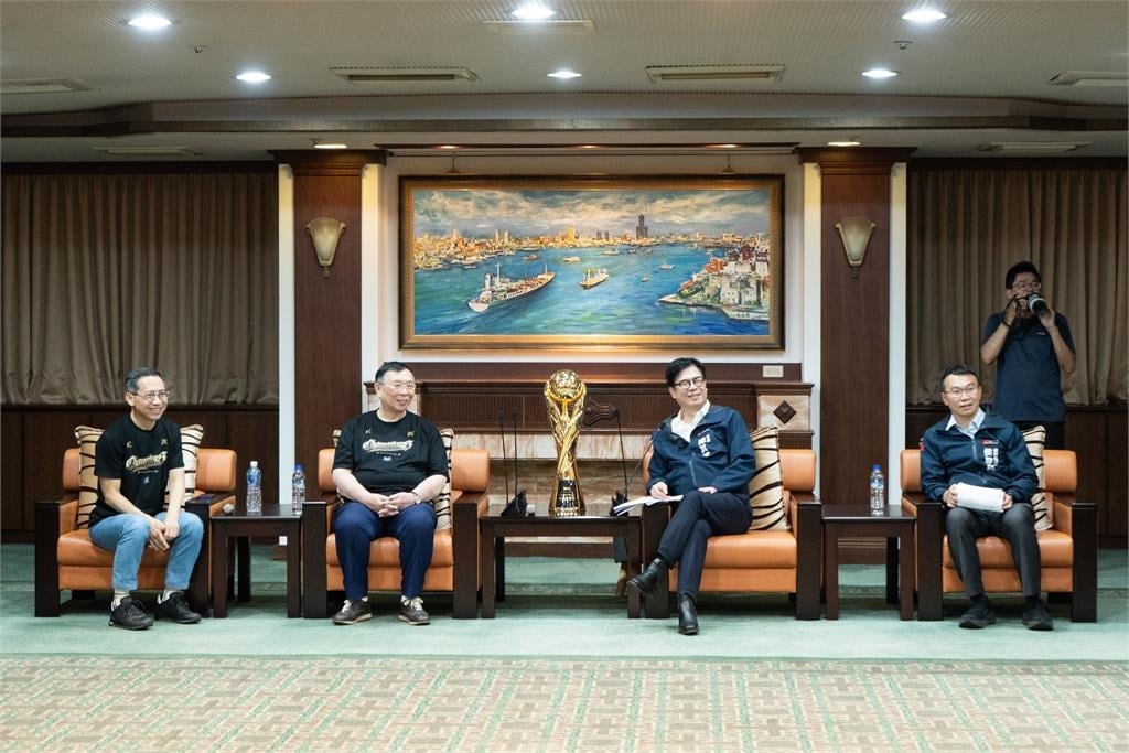 排球/3連勝勇奪職排元年總冠軍!台鋼天鷹不忘本榮耀獻予高雄