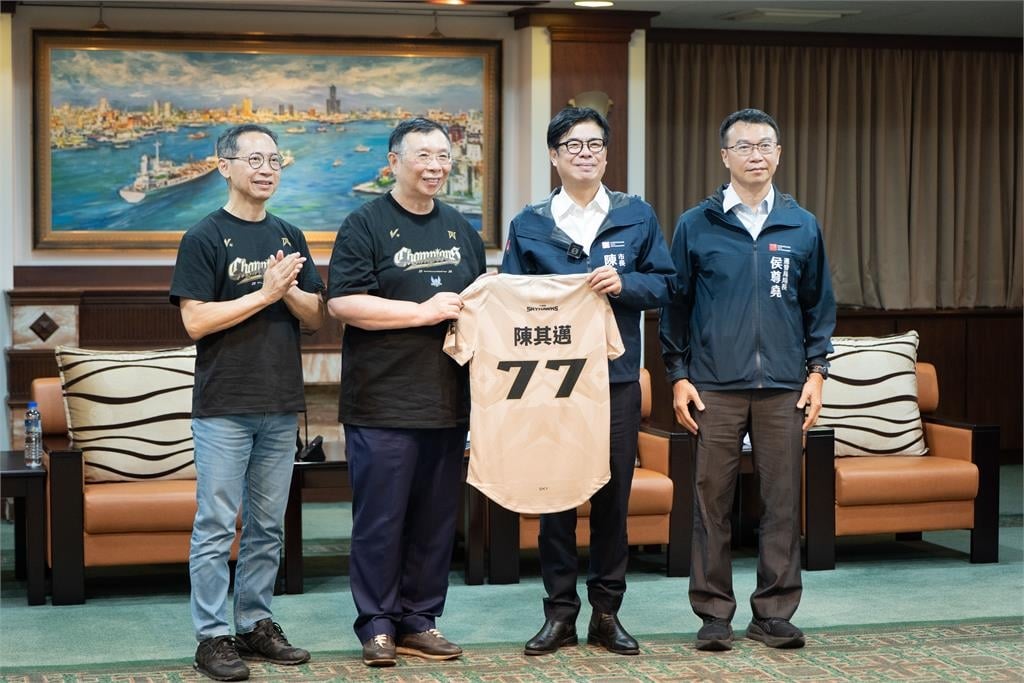 排球/3連勝勇奪職排元年總冠軍!台鋼天鷹不忘本榮耀獻予高雄