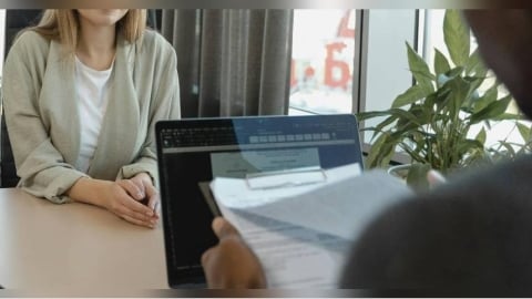 女子月薪5萬、離家近只要打雜 「感嘆沒同事」反被一票I人喊羨慕