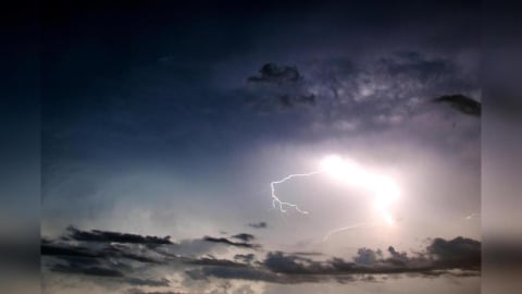 大雷雨轟雙北！北市發布警報　時雨量上看60毫米