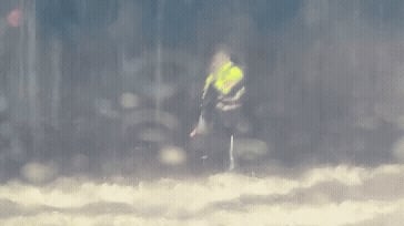 超猛暴雨狂炸新北「4縣市」升一級警戒!樹林警站水中指揮「小腿肚全消失」畫面曝