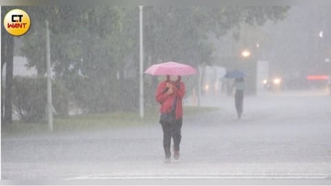 午後變天！15縣市大雨特報　雷雨狂轟雙北桃園持續1小時