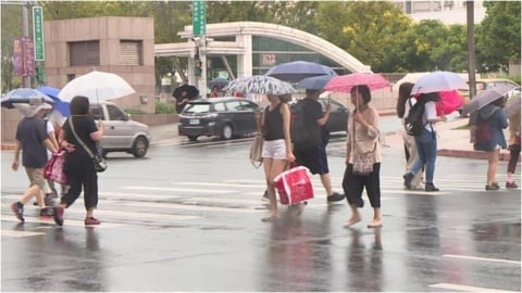 熱到烤番薯！全台高溫飆36度　午後「這幾區」嚴防豪雨