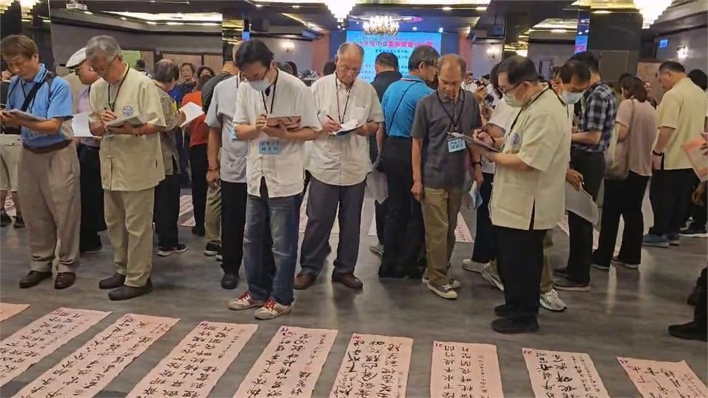 突破傳統!屏東中華書學獎書法賽 首創「30人公益集體評審」