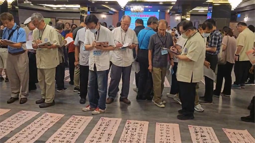 突破傳統!屏東中華書學獎書法賽 首創「30人公益集體評審」