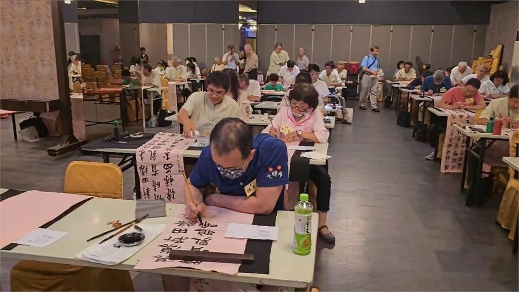 突破傳統!屏東中華書學獎書法賽 首創「30人公益集體評審」