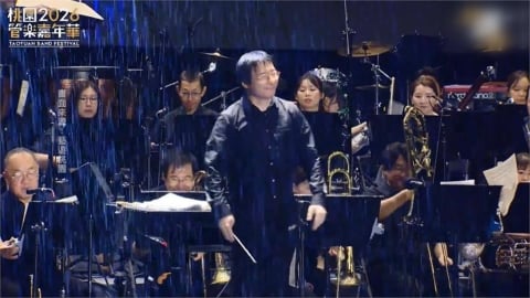 東京佼成管樂團大雨中演奏!黃世杰轟「失格」:桃園市府應道歉
