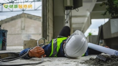 觸電心跳停止「旁人別碰!」雙軌救護搶回一命