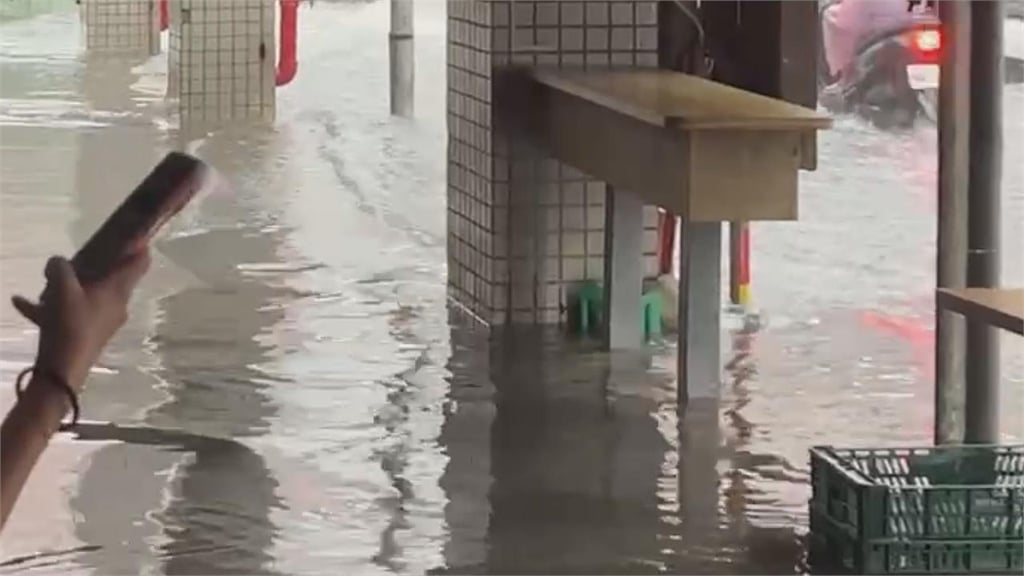 快訊/全台大雨狂炸!「這8縣市」明達停班課標準 氣象署最新風雨預測出爐