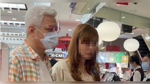 娛樂報報／直擊！命理師蔡上機天母約吃長髮熟齡女　神仙哥哥貼心掌鏡拍美照關係成謎