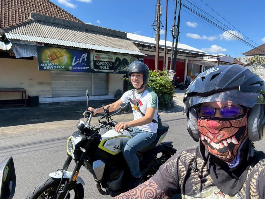 快新聞/傅子純靈堂僅開放親友拈香 家屬哀痛:盼平靜送別摯愛