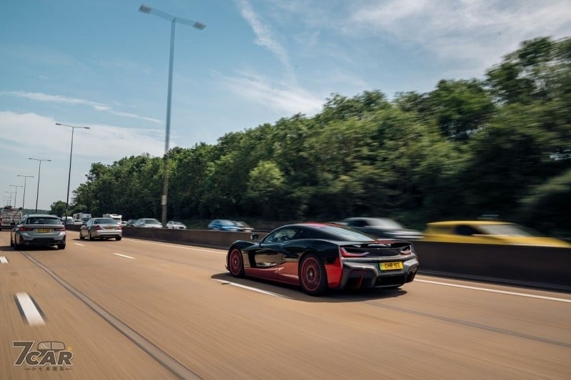 英國探險家駕馭純電超跑 Rimac Nevera 完成 2,700 公里長征