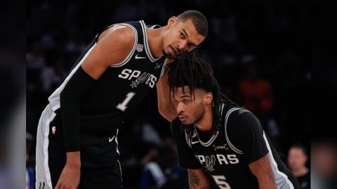 NBA(影)/首節就火藥味十足!「斑馬」推倒「新紐約之王」布朗森還露出一抹笑容