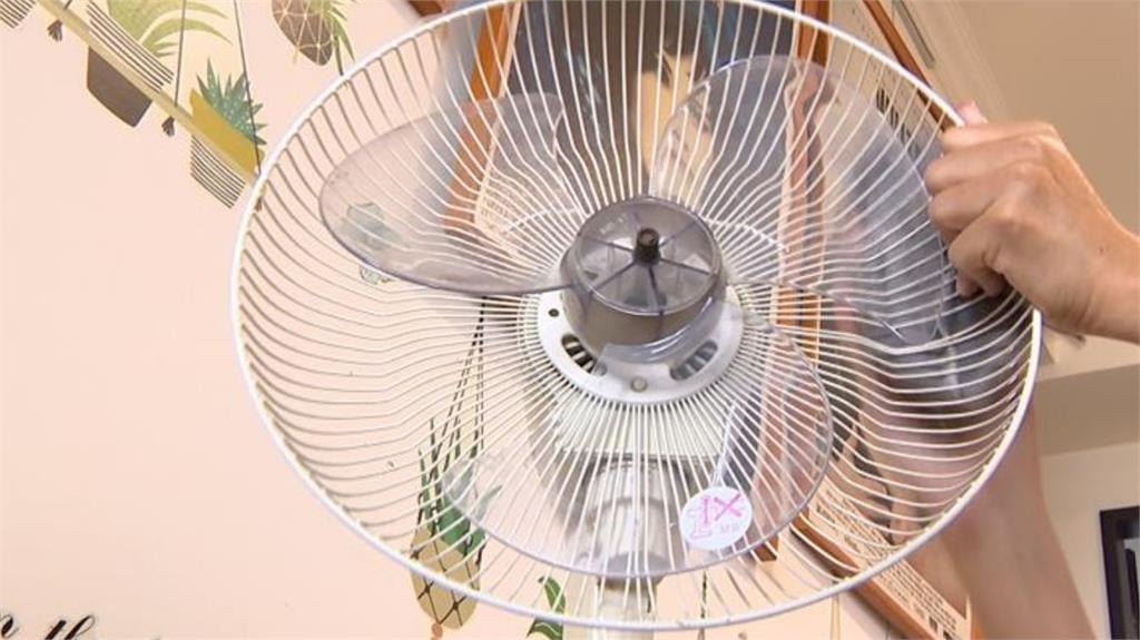 冷氣「開24度、開26度配風扇」誰最省電?台電公布解答「這鍵超重要」